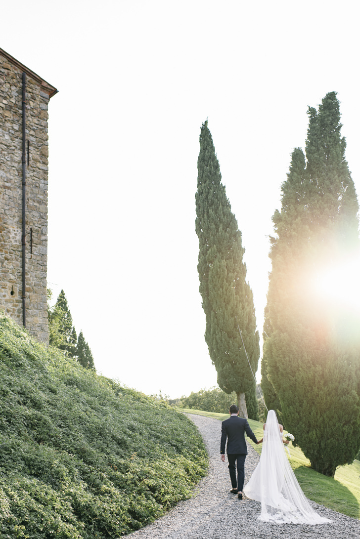 Bridal couple in the castle gardens