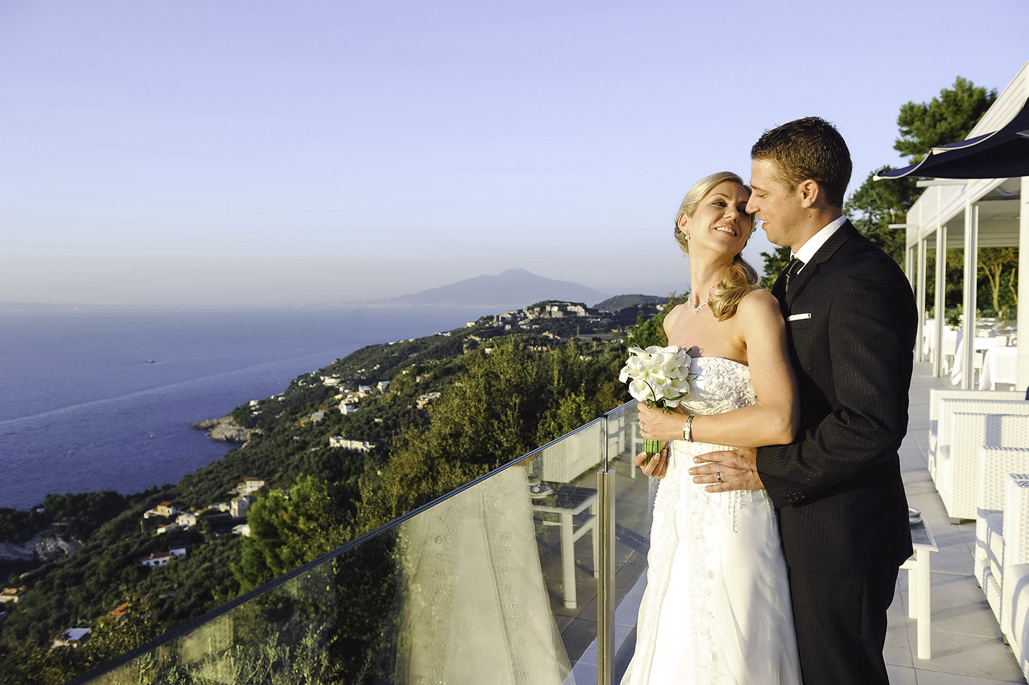 <p>Rachel and Paul, protestant wedding in Positano</p>
