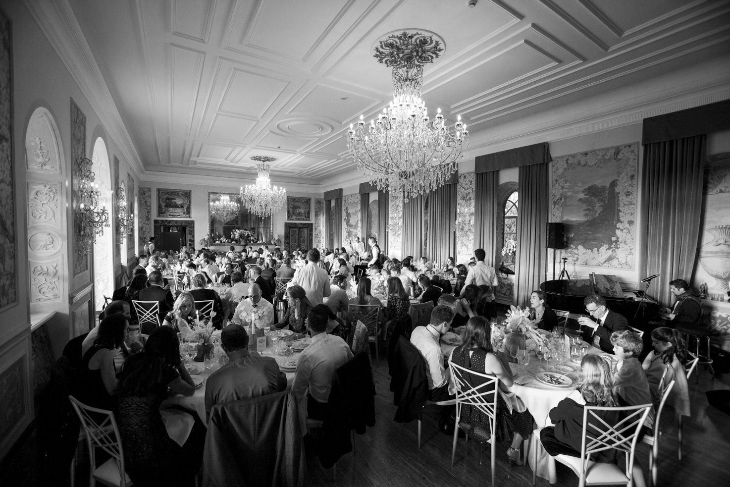 Wedding banquet in the hall of Villa Miani