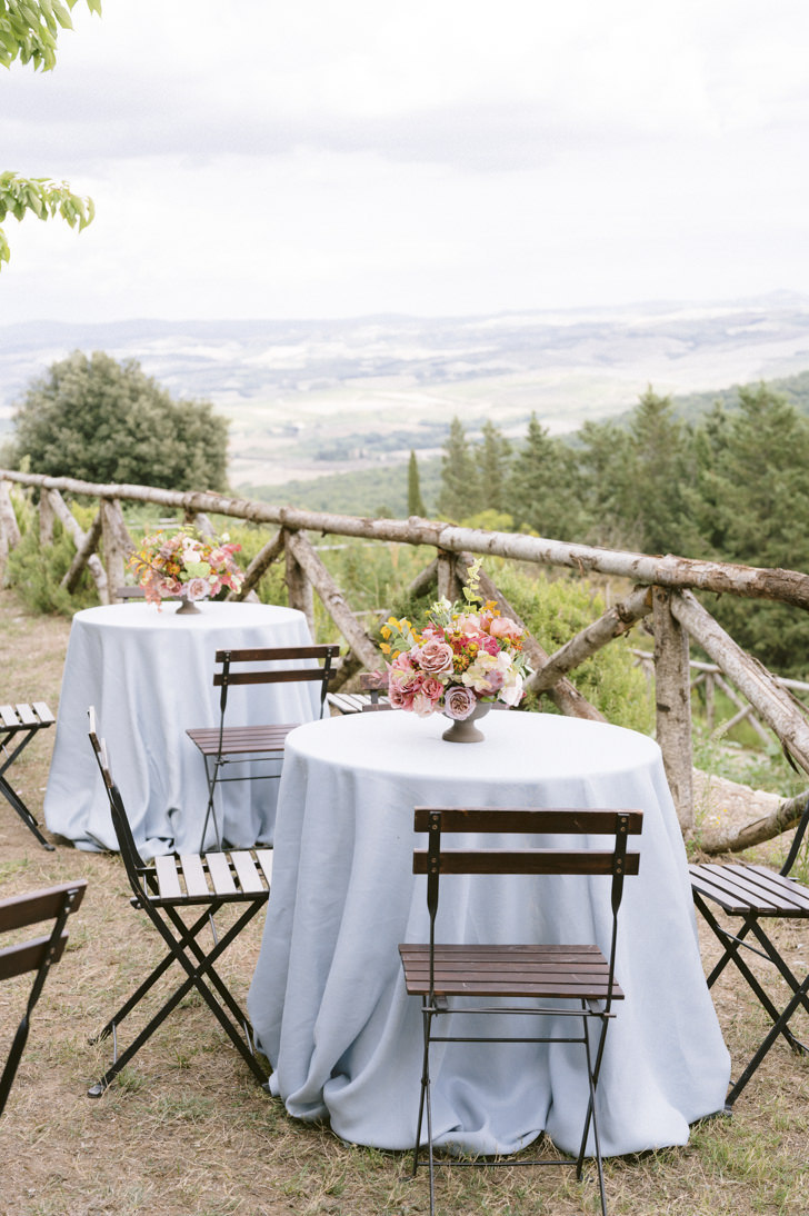 Round tables for wedding cocktail