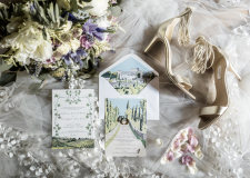 Wedding stationery & bridal bouquet
