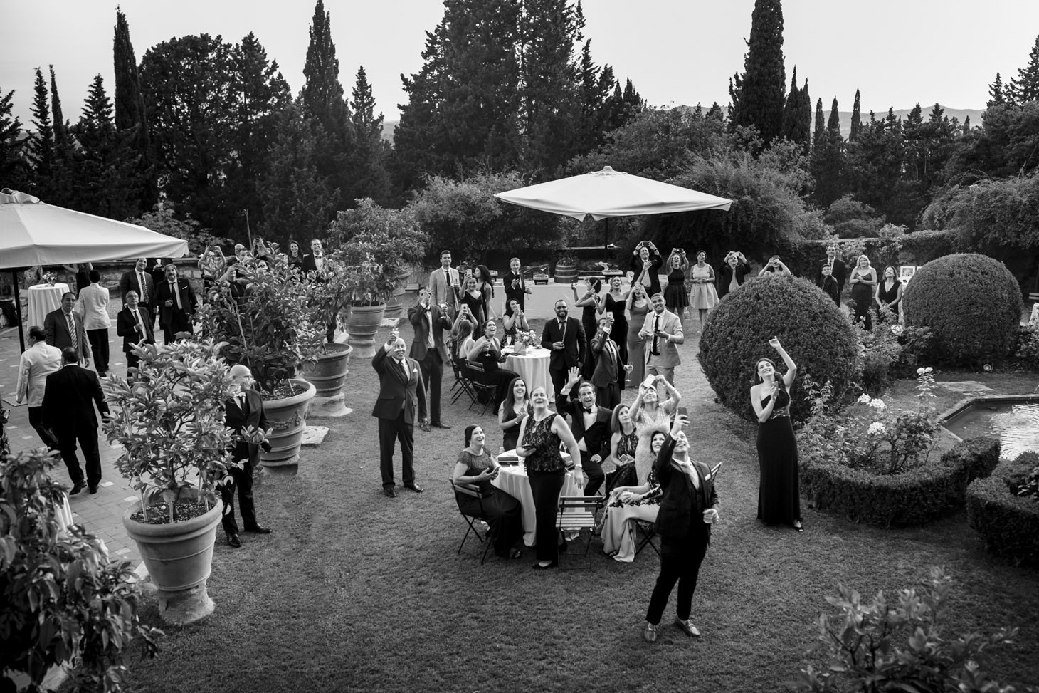Wedding cocktail in the gardens of Vincigliata