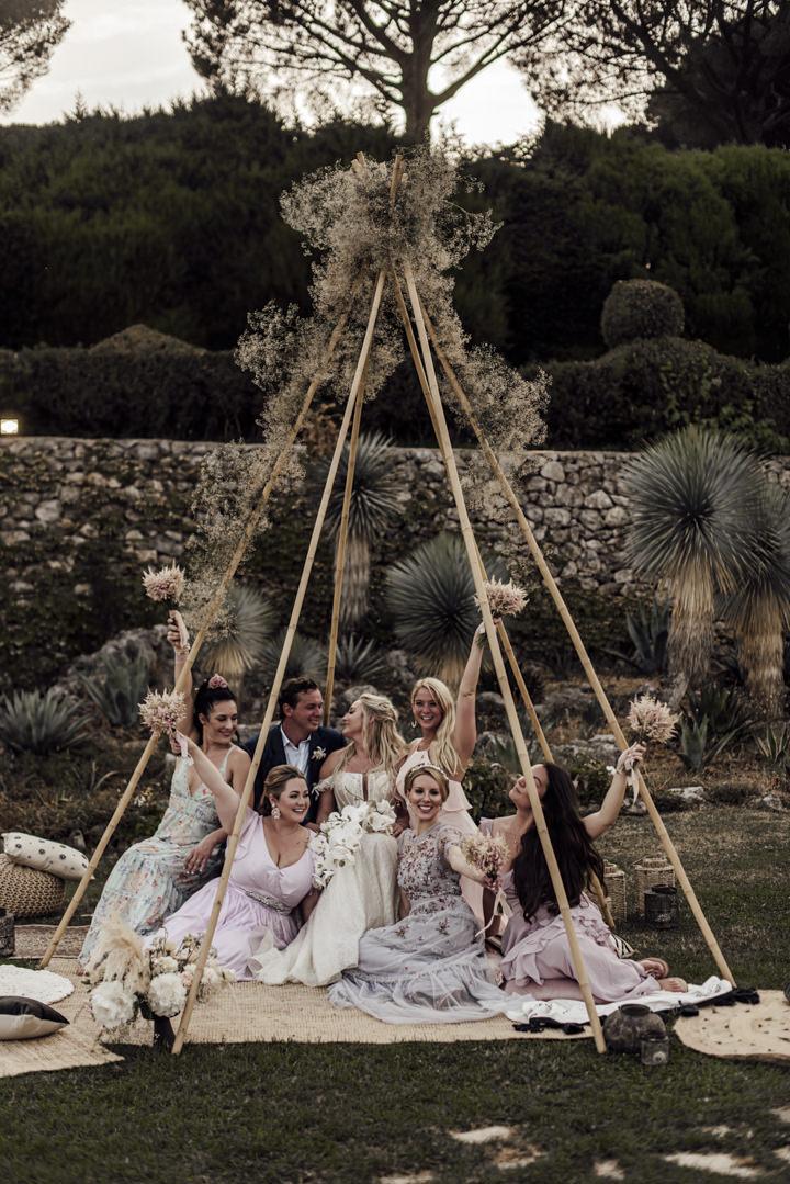 Bride and bridesmaids in the gardens of Villa Cimbrone