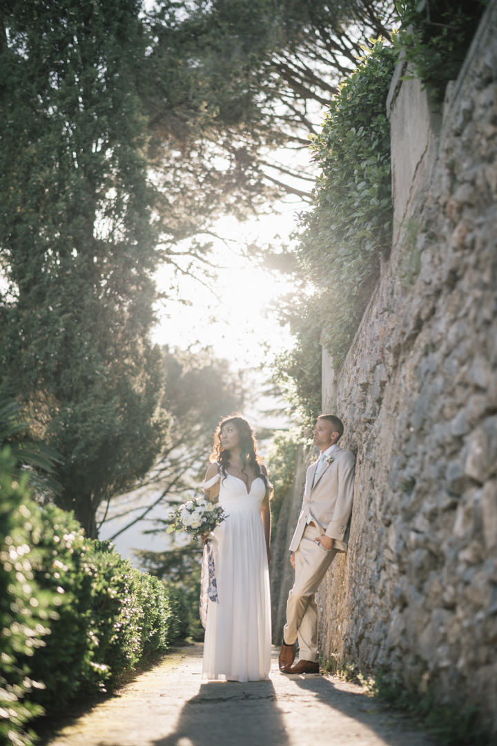 Bridal couple in the gardens