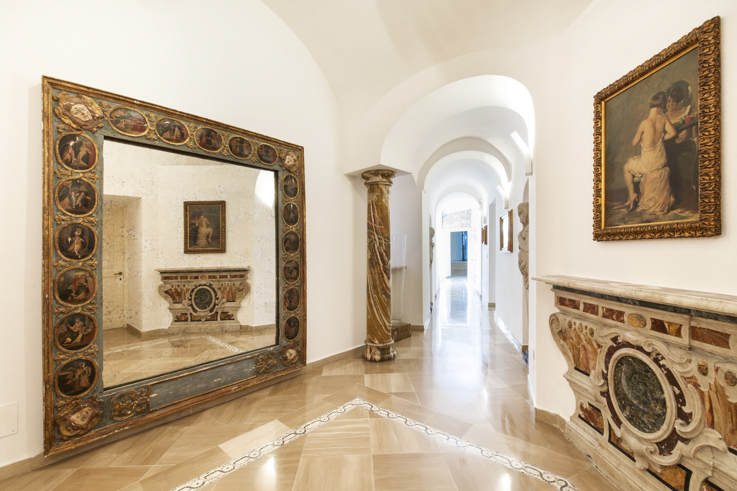 Corridor in Capri private Villa