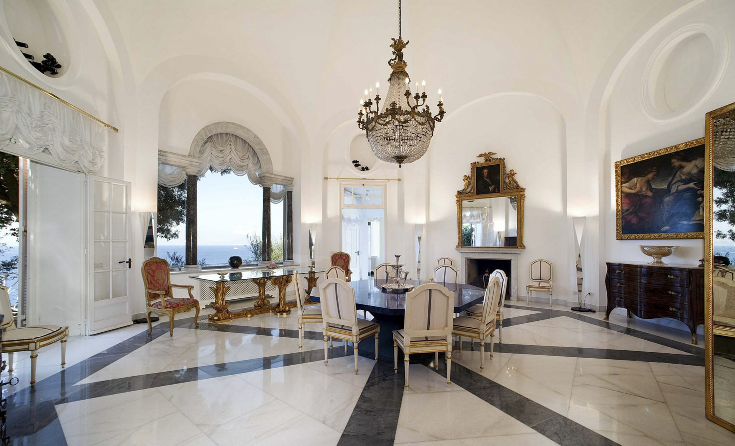 Dining room in Capri private Villa