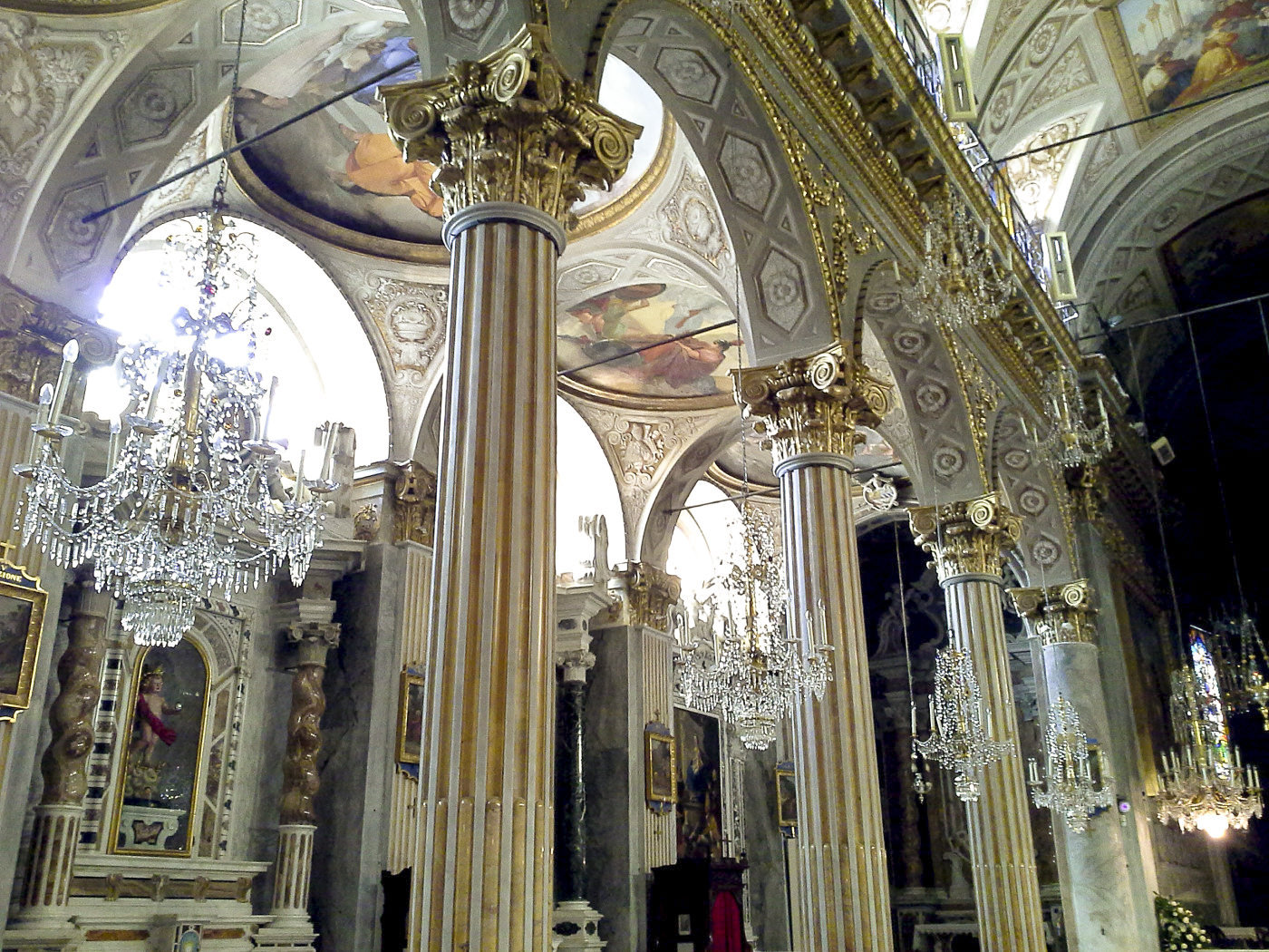 Interior of San Giacomo di Corte