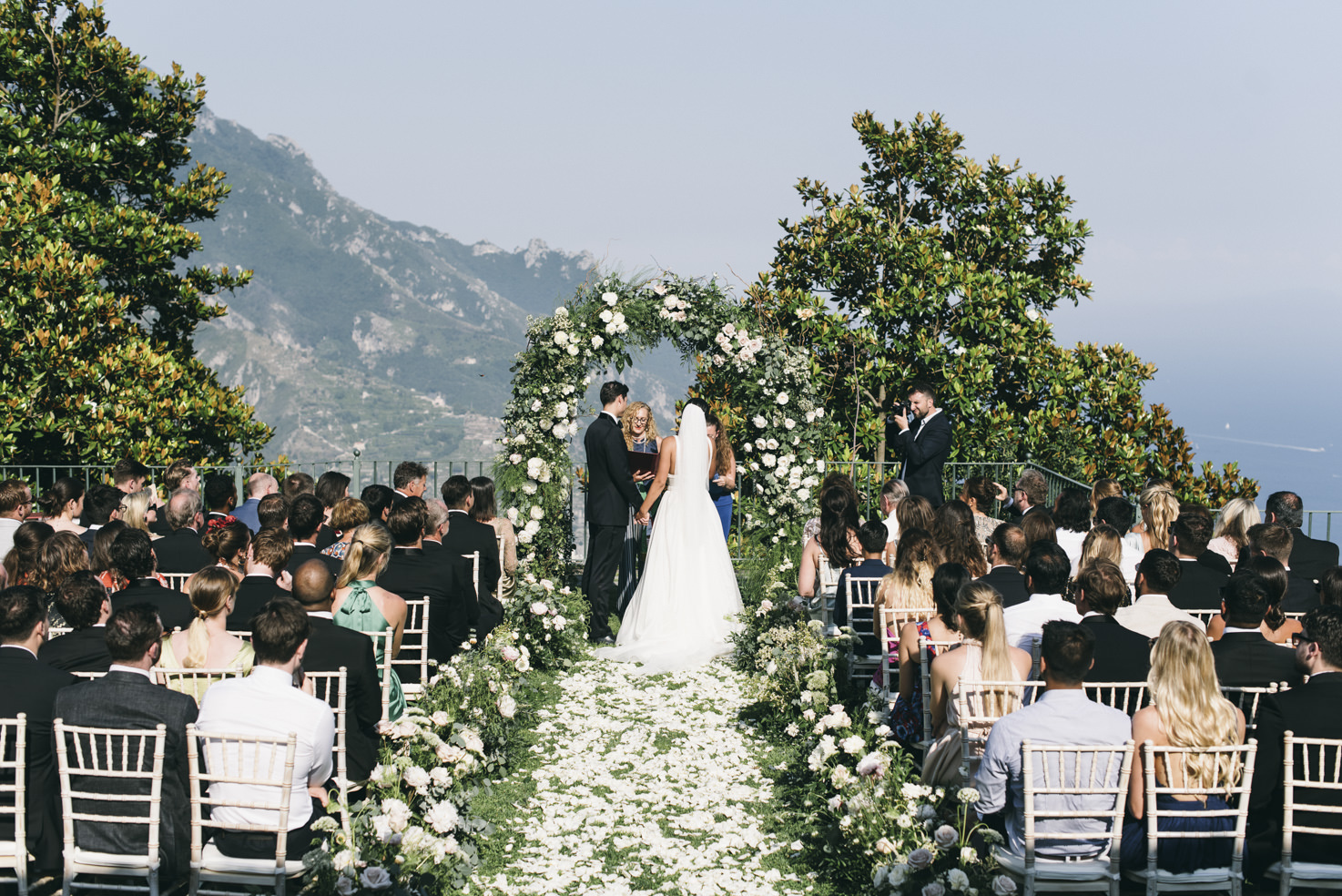 Civil wedding in a panoramic garden in Ravello