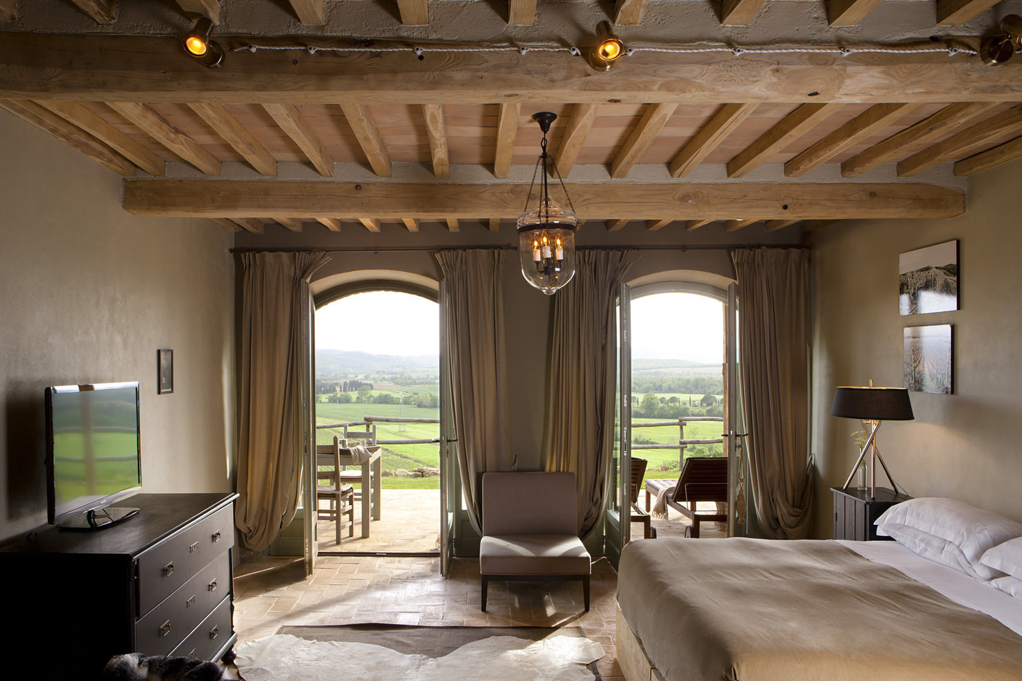 Vineyard suite with view