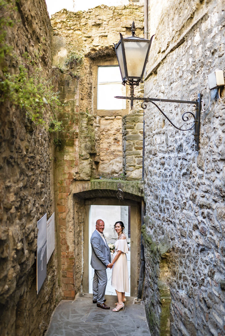 Bride and groom in Cortona