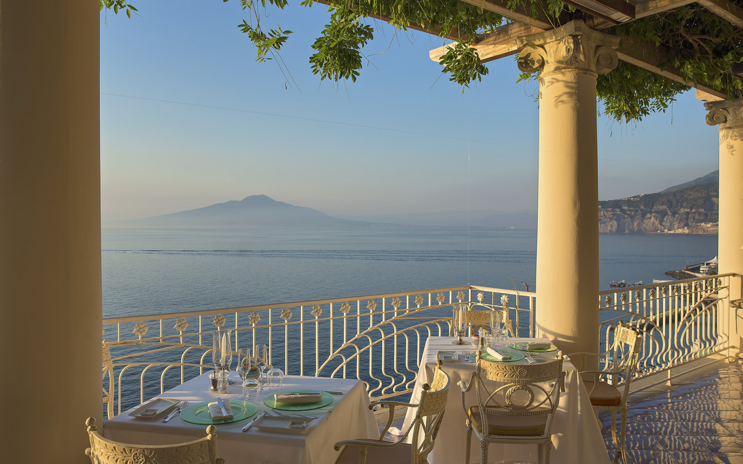 Terrace restaurant with view over Mt. Vesuvius