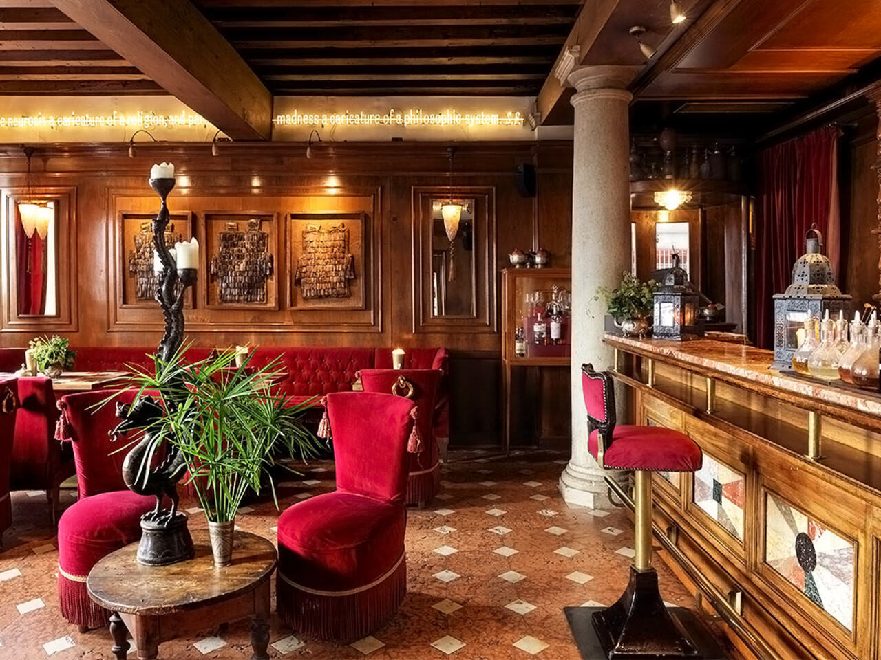 Bar of Metropole Hotel