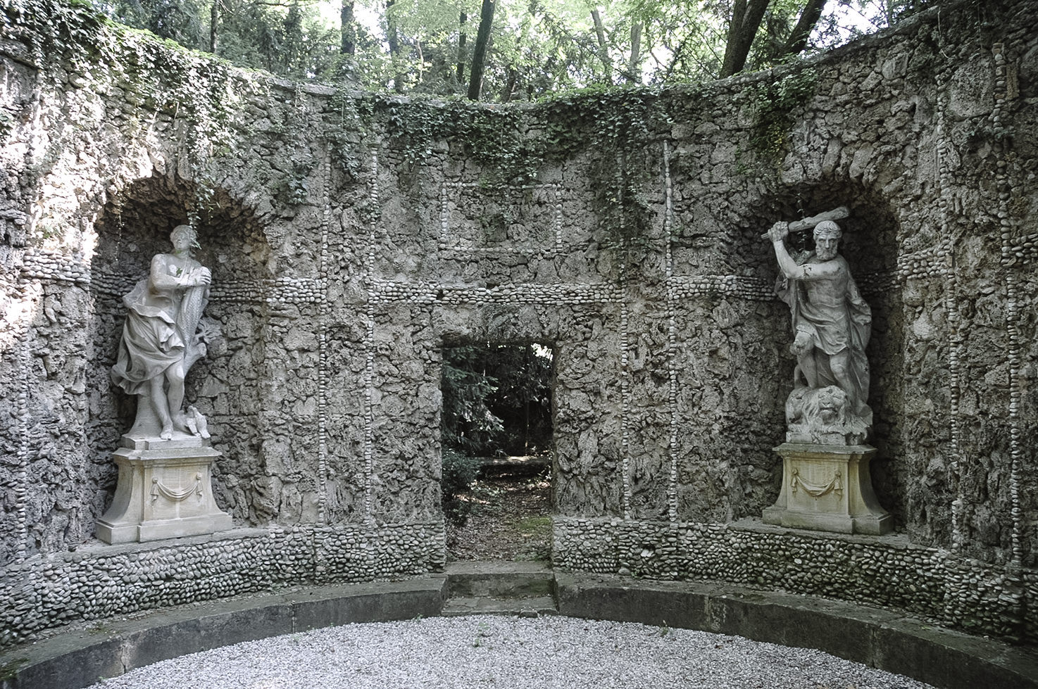 Temple in the gardens of Villa Rizzardi
