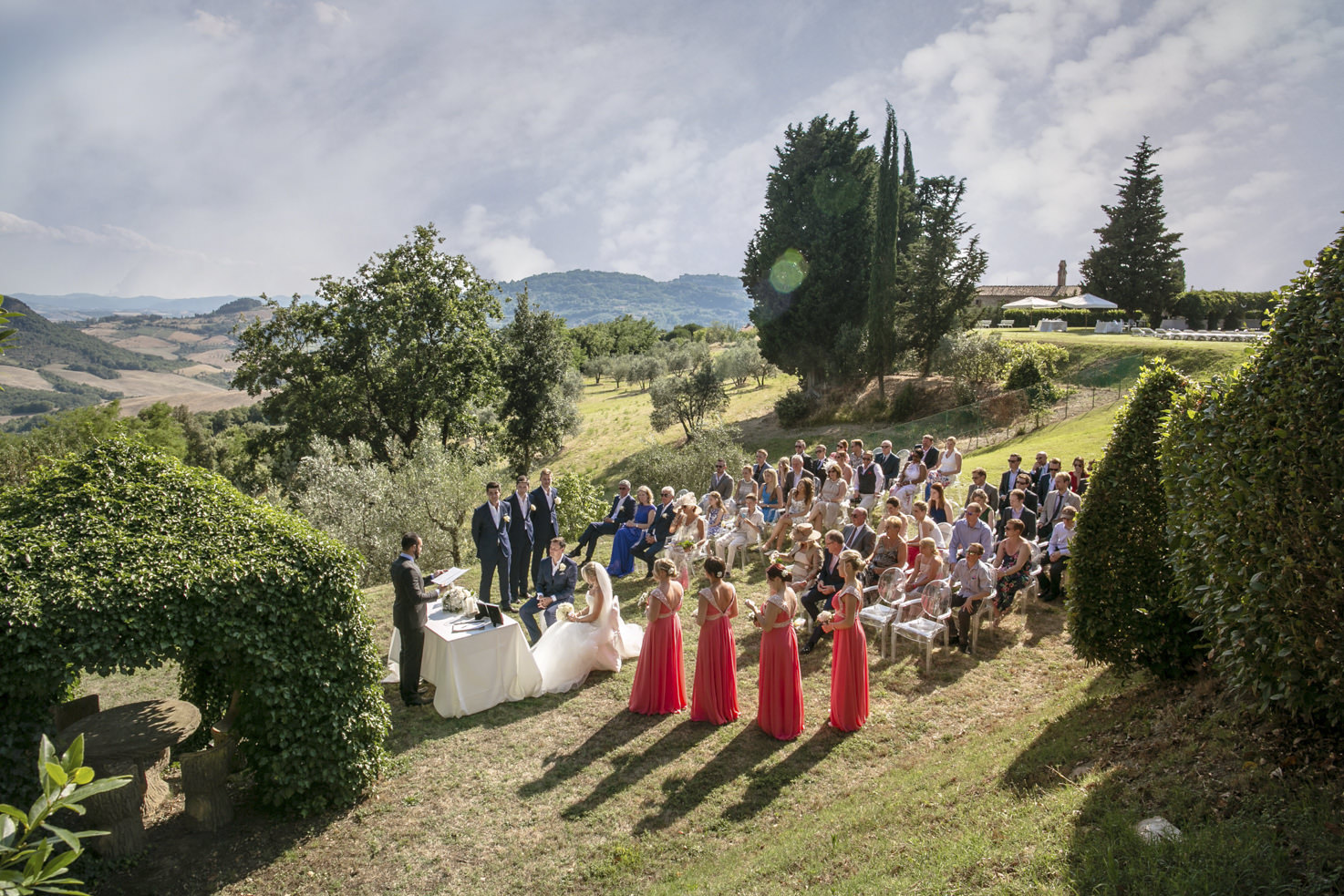 Wedding ceremony in the gardens of Villa di Ulignano