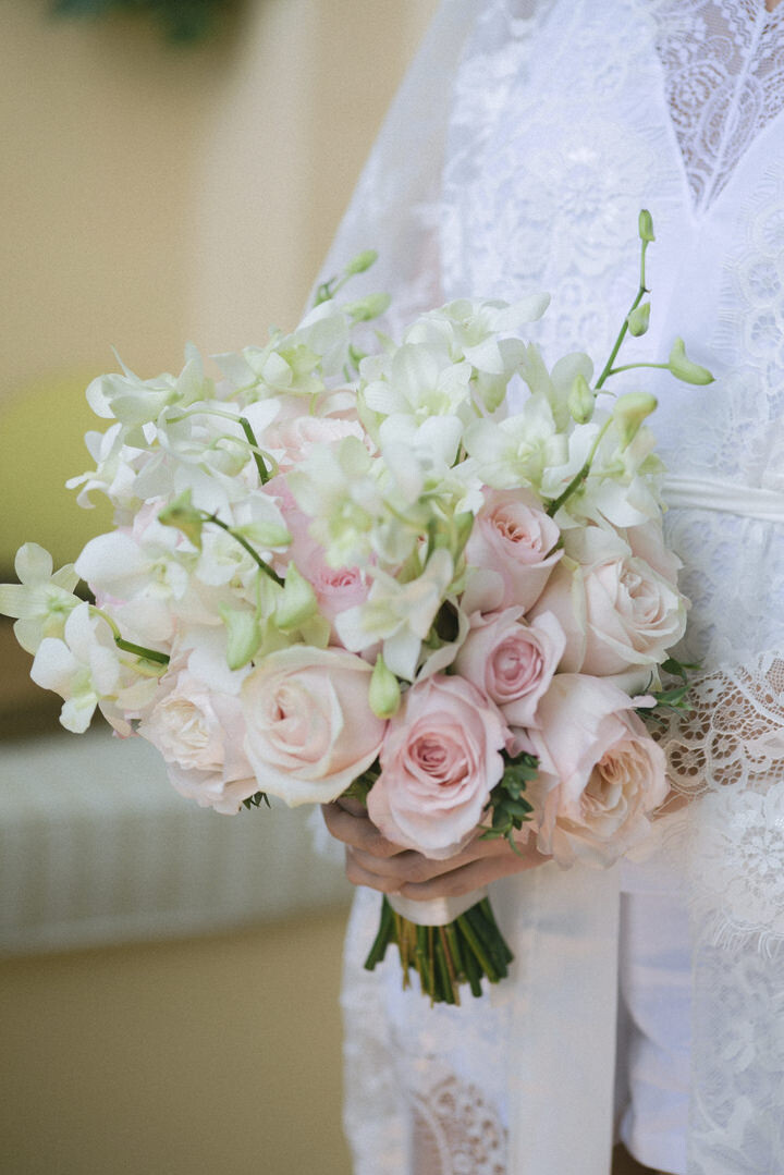 Bridal bouquet in pink and white