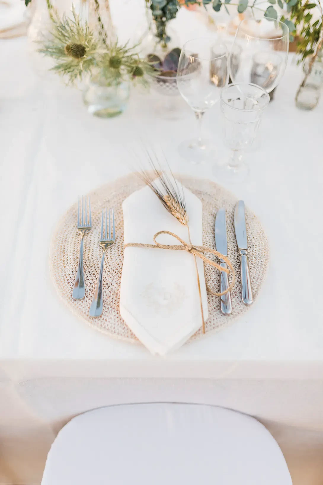 Rustic table setting with spikes