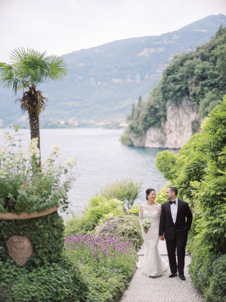 Bridal couple in the gardens of Villa del Balbianello