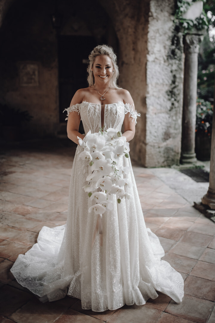 Bride going to the ceremony