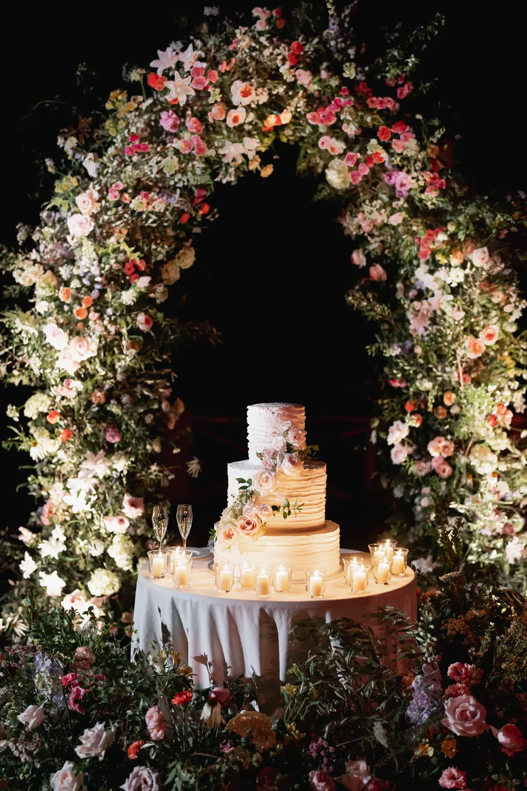 Wedding Cake with floral arch decoration in Ravello