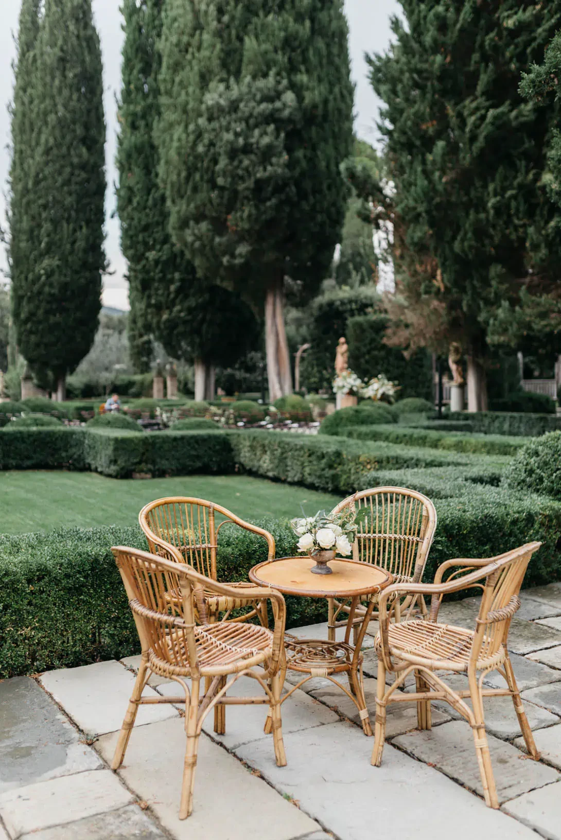 Round tables for wedding cocktail