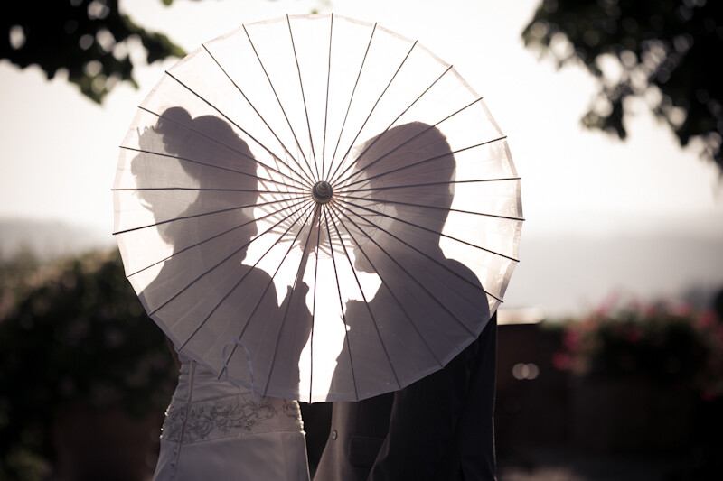 Tuscany wedding in a countryside villa: Reina and Ben