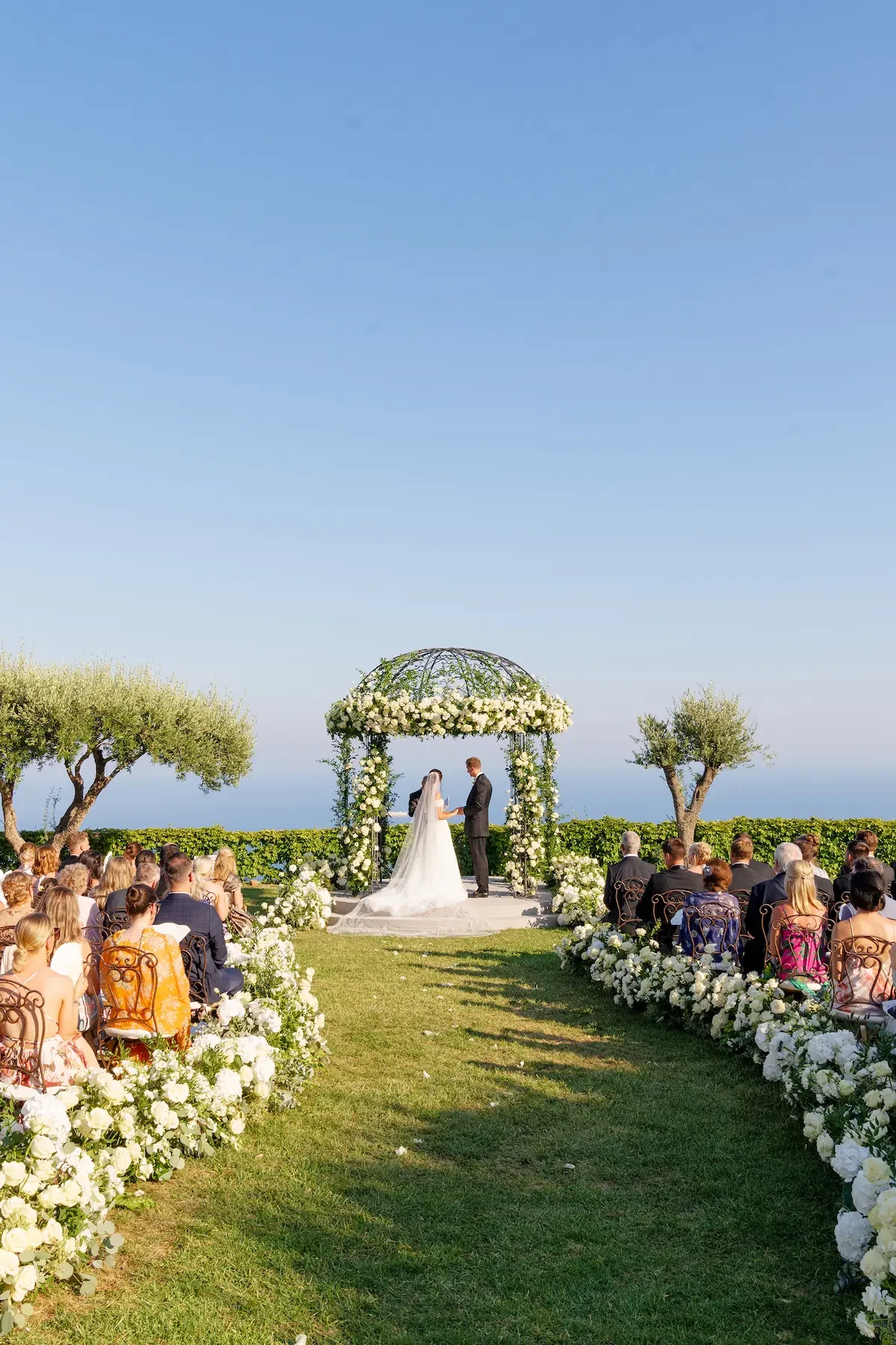 wedding ceremony in the gardens of Villa Cimbrone in Ravello
