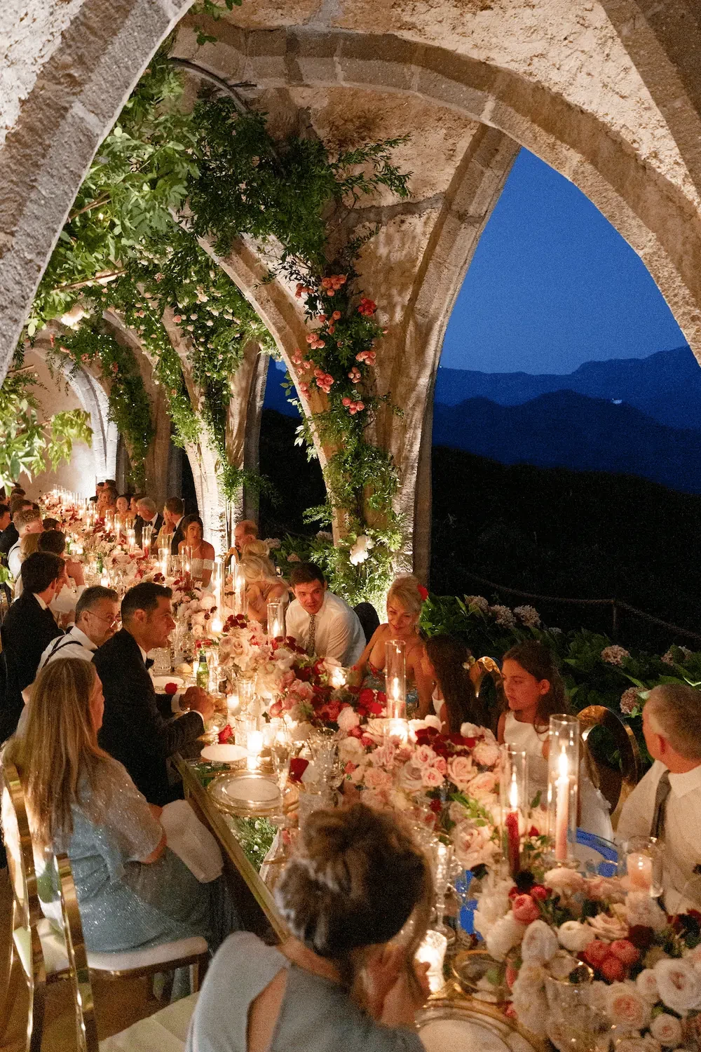 guests during the wedding dinner in Villa CImbrone