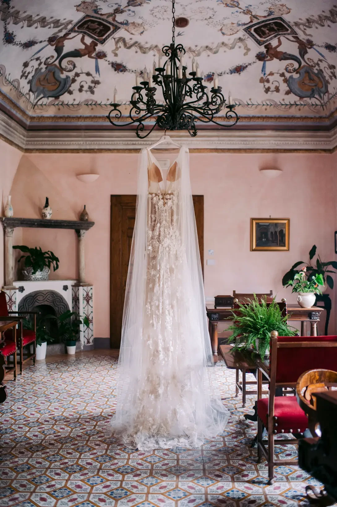 Wedding dress in the frescoed room