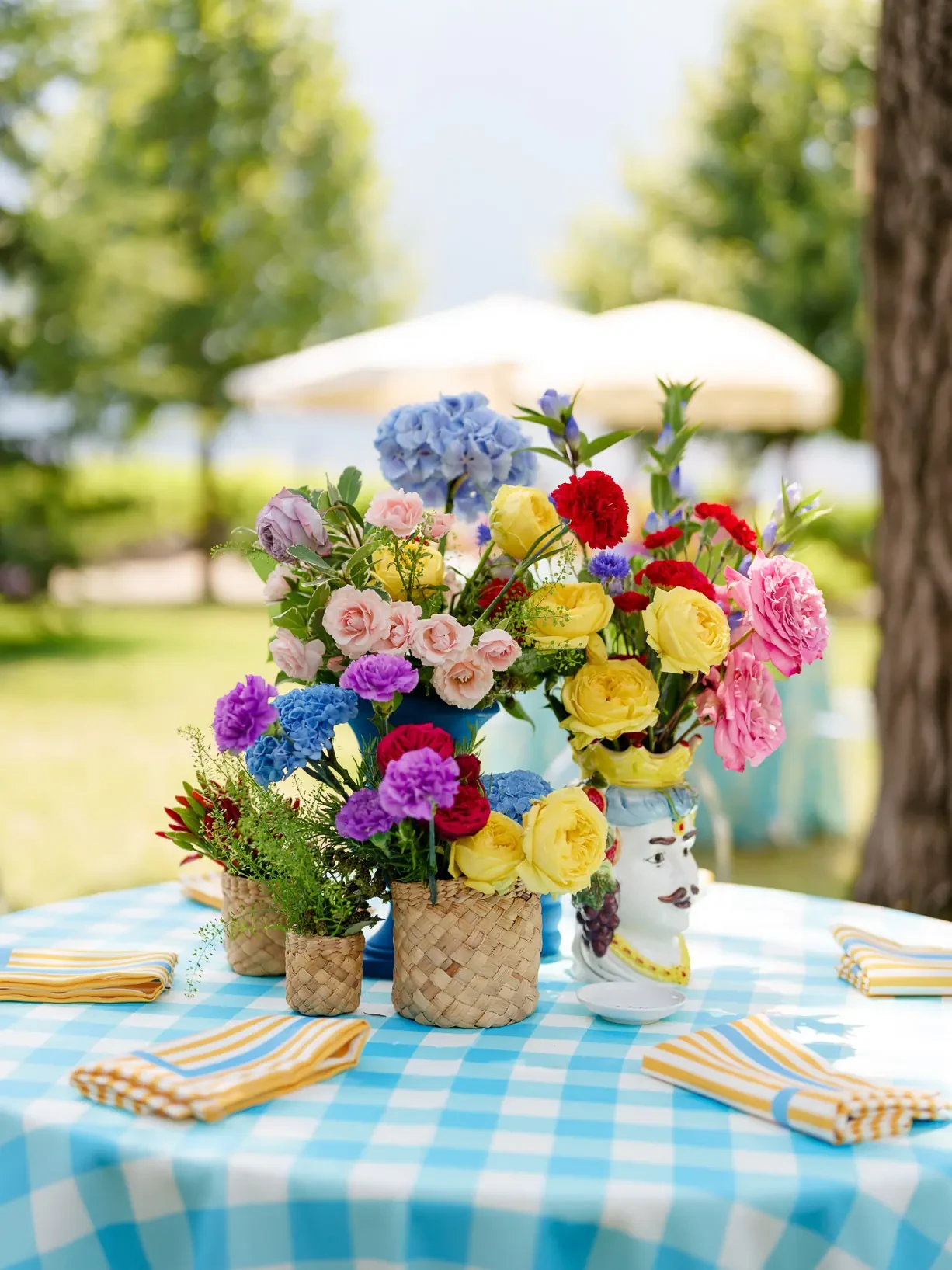 table floral decorations in Villa Balbiano