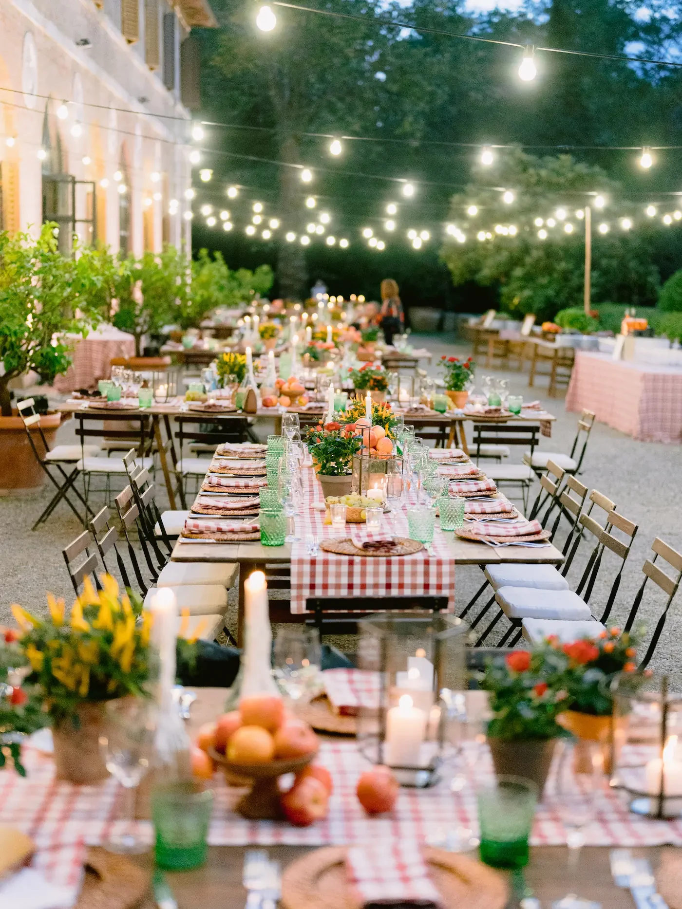 welcome dinner wedding tablesetting fruit decorations and candlelight