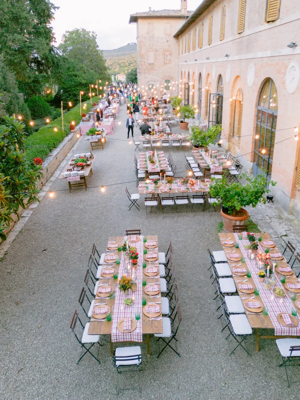 aerial view of tablesetting at Tenuta Bichi Borghesi