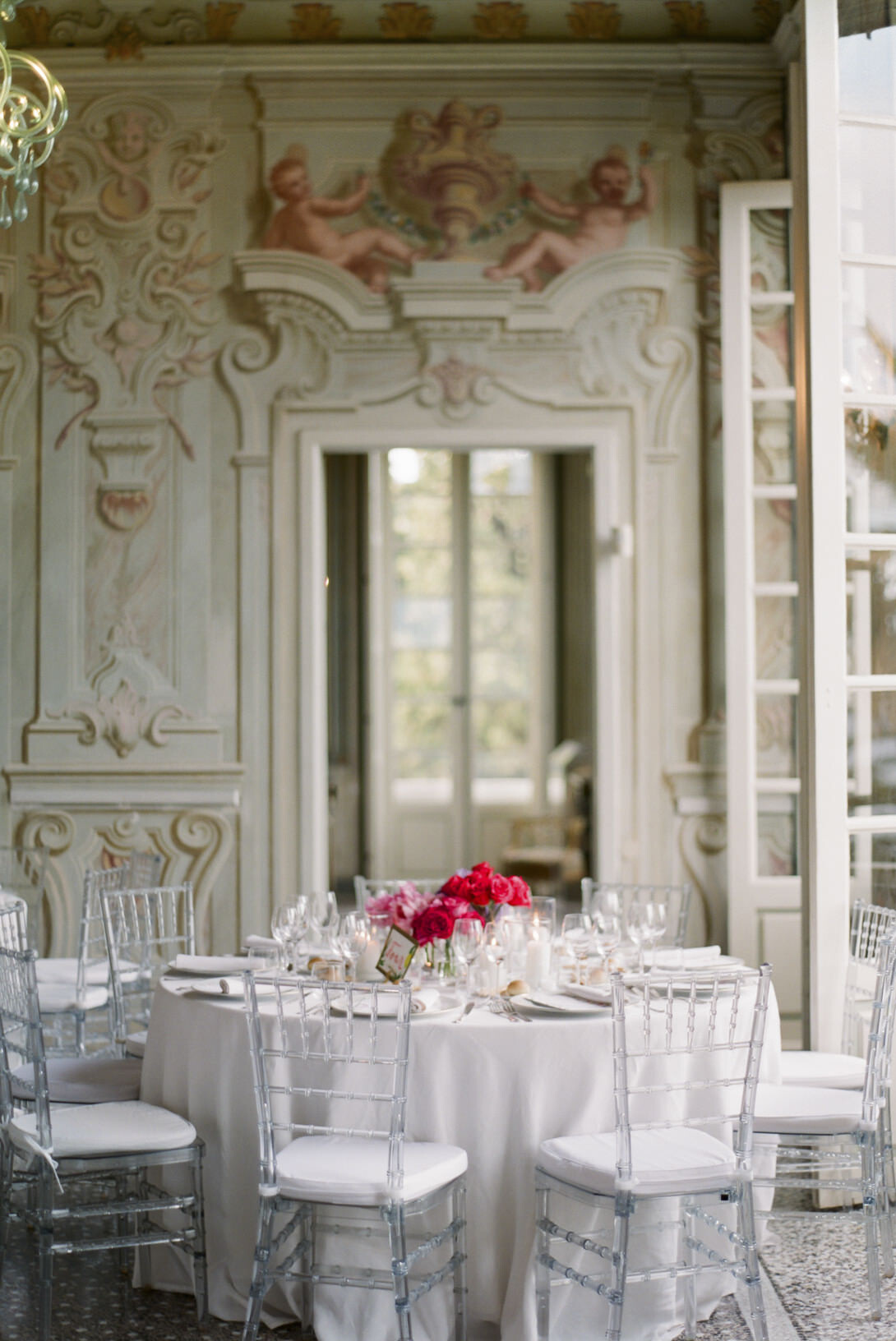 Round table for wedding banquet