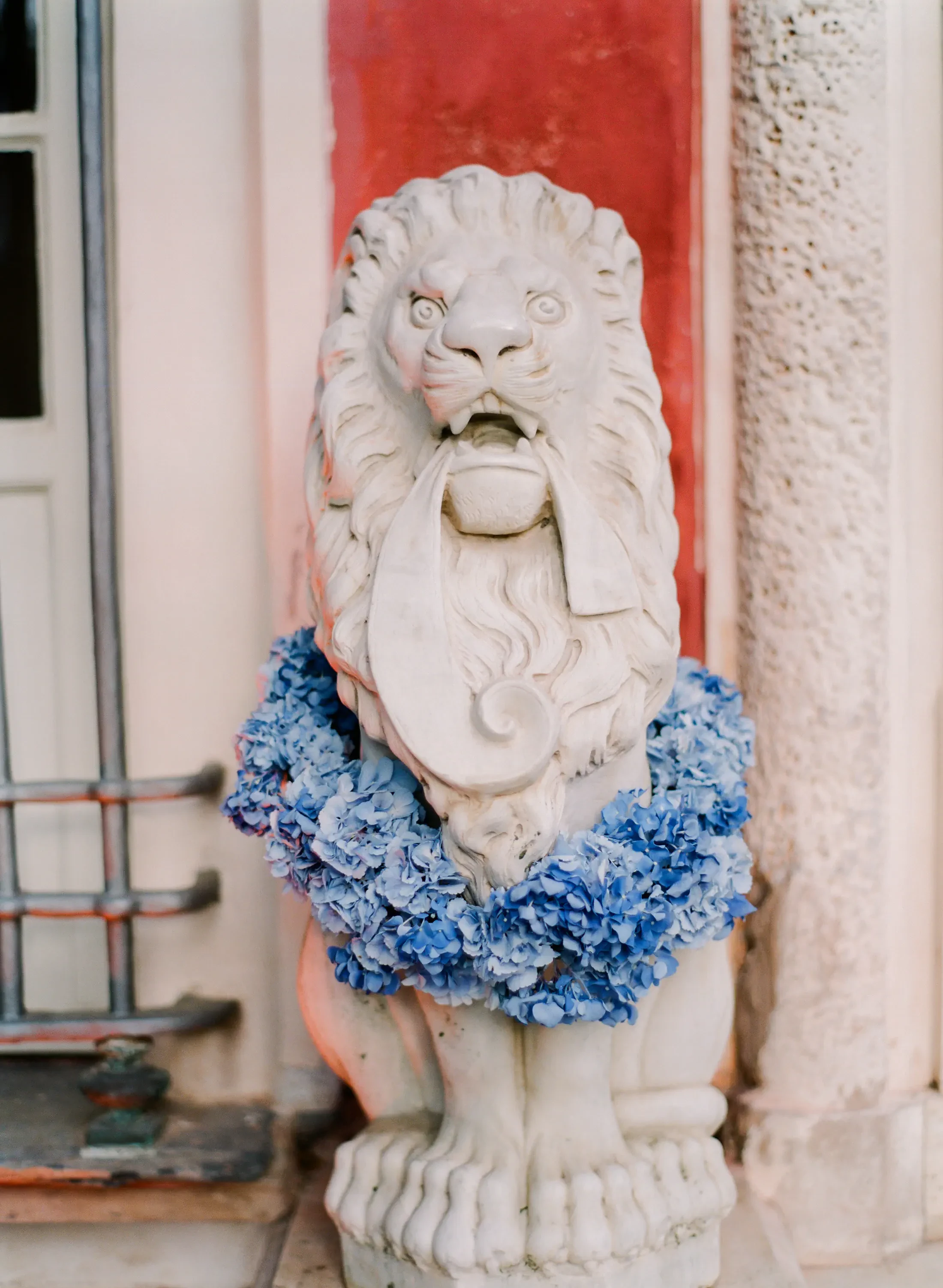 Marble lion with blue flowers
