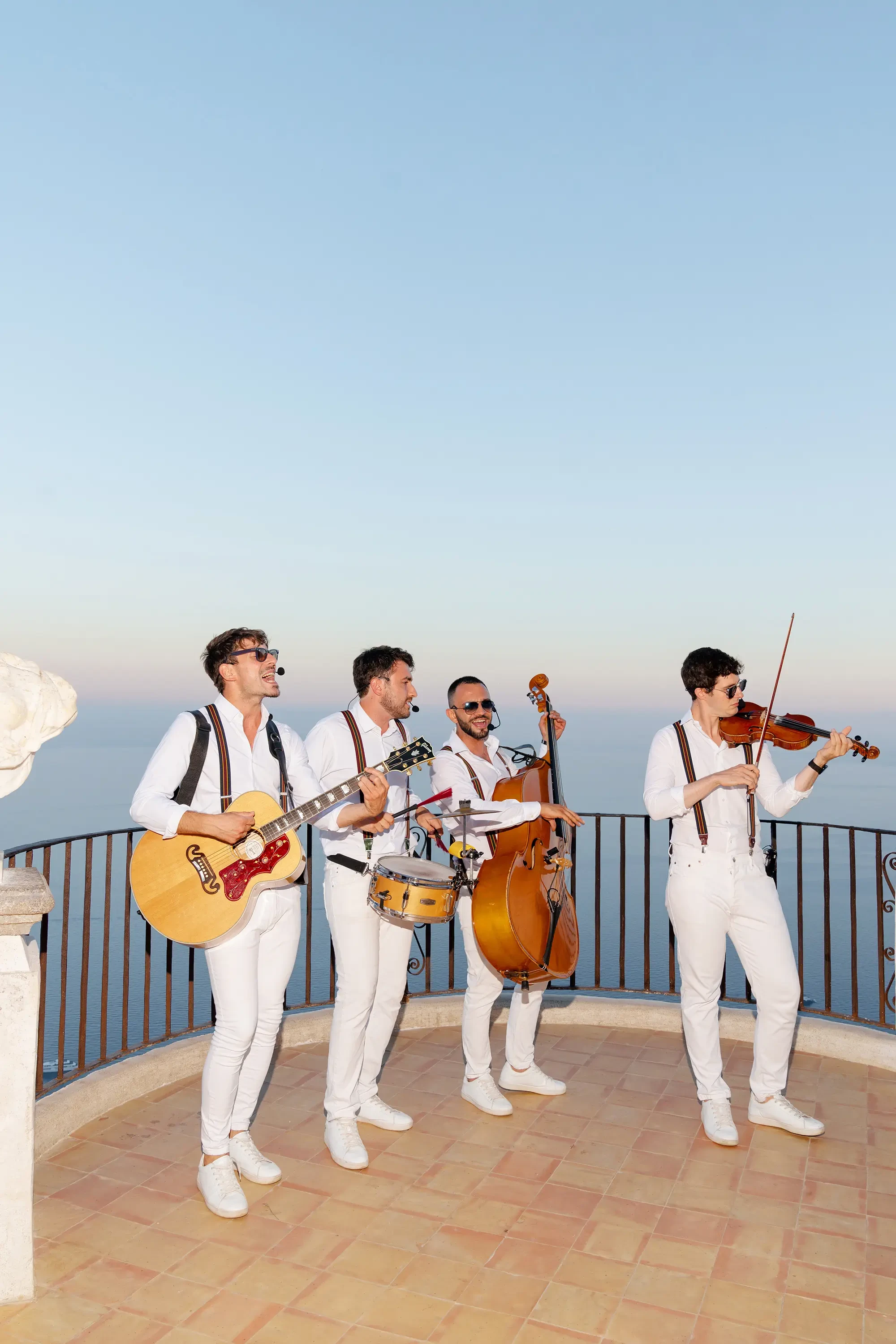 Live folk entertainment in infinity Terrace cocktail party in Villa Cimbrone