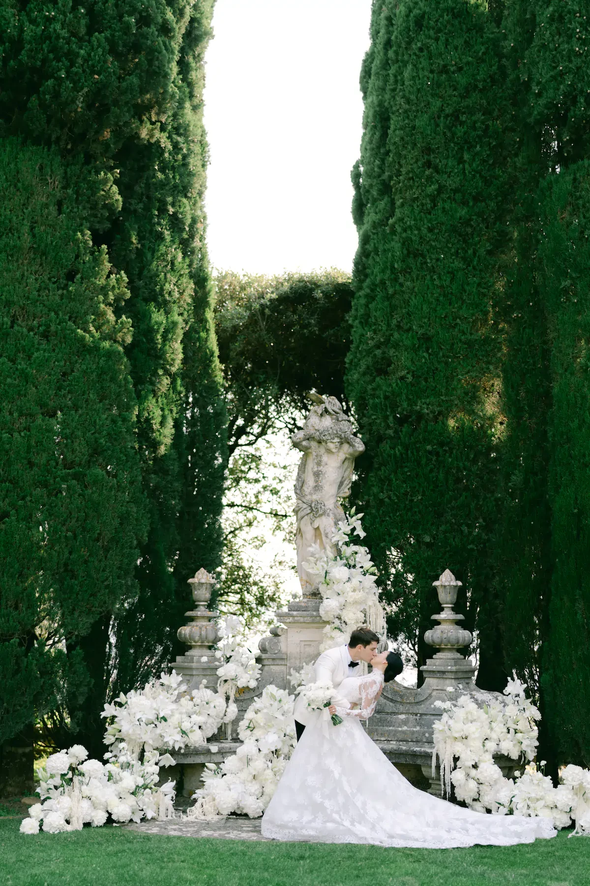 La Foce Tuscany Wedding Couple Kiss Garden