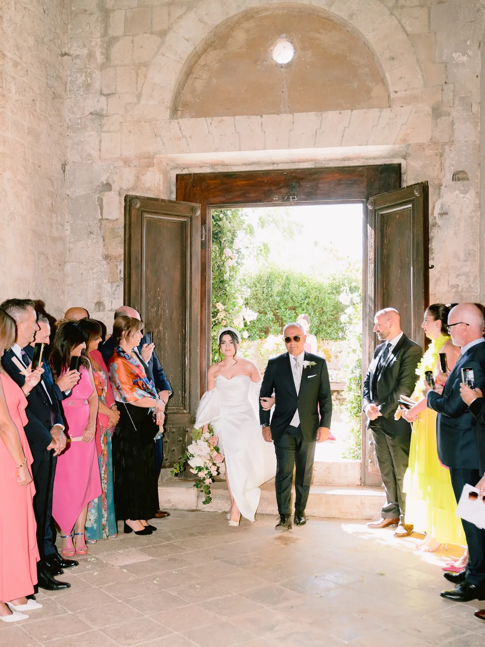 arrival of the bride at the wedding ceremony