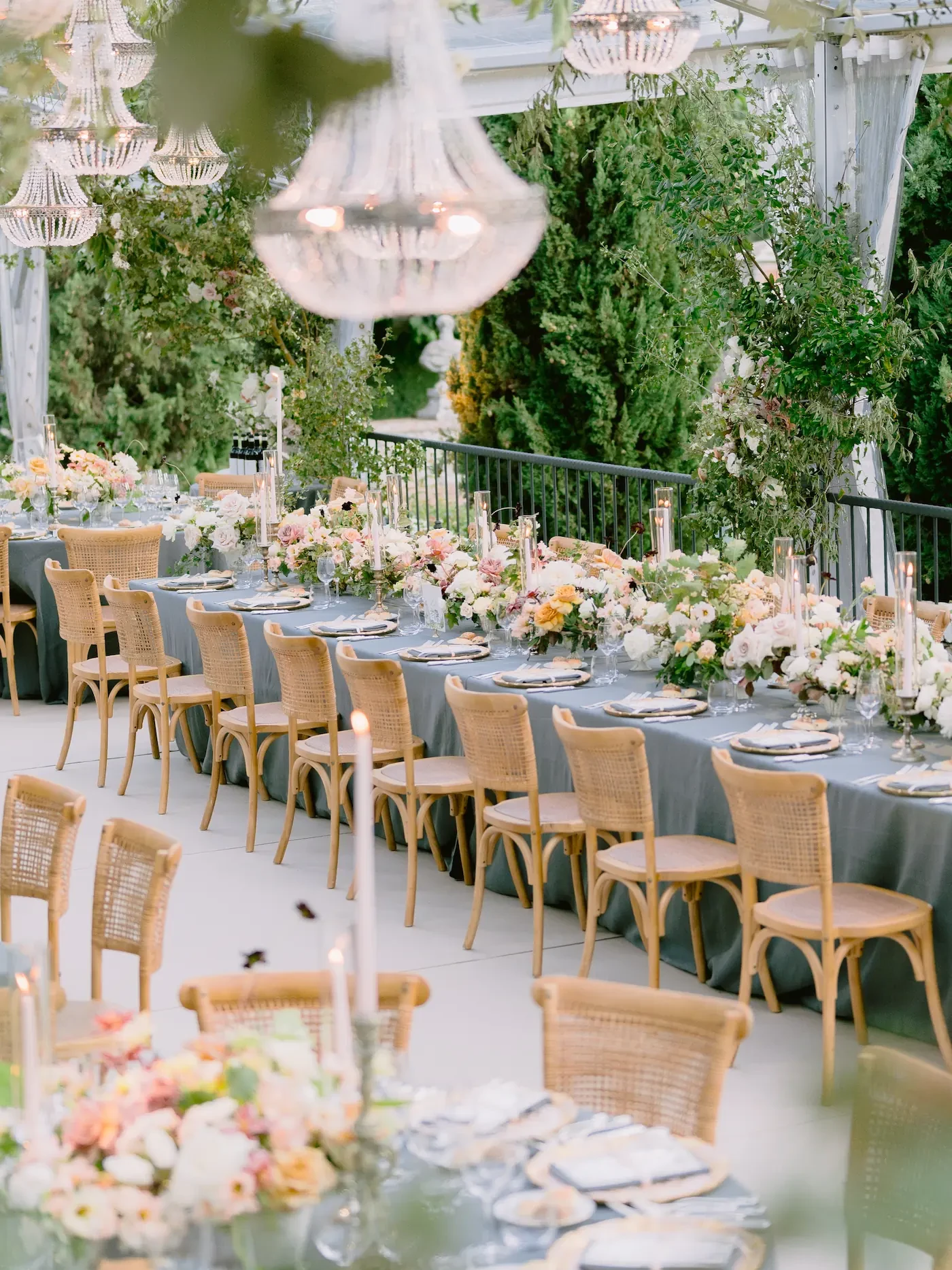 wedding tablesetting in Villa Cetinale Garden Hall