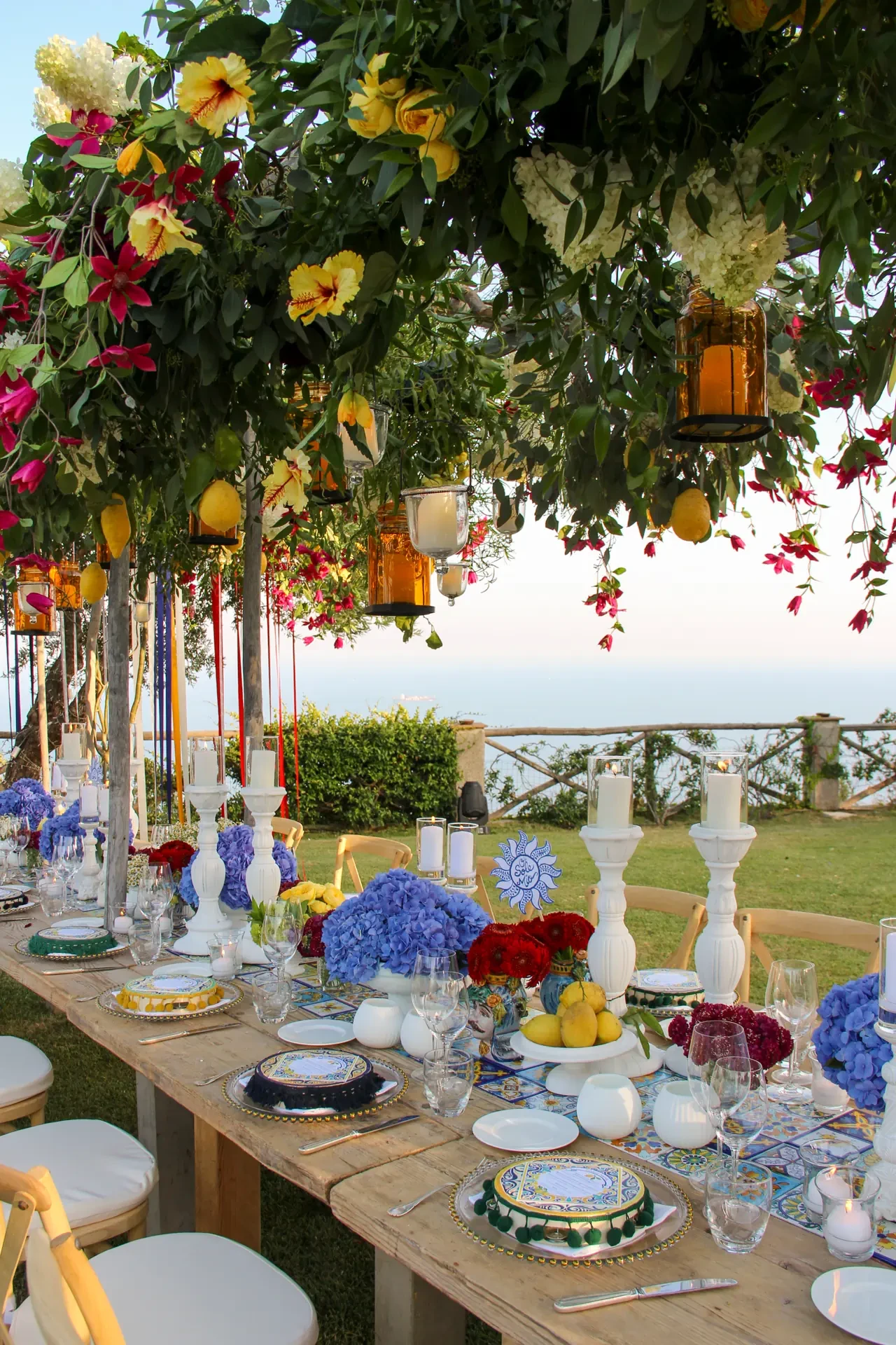 Flowers and lanterns for welcome dinner
