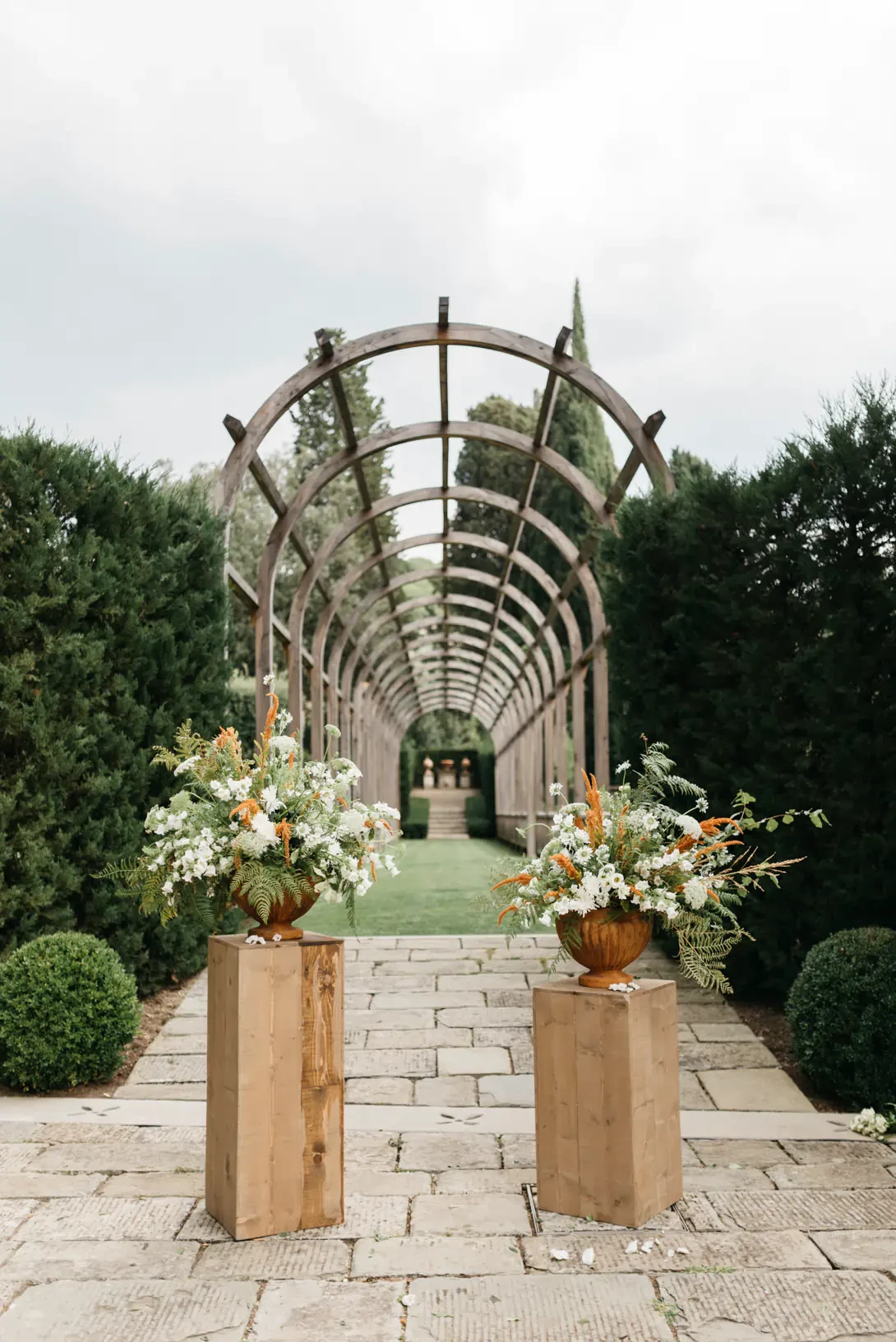 Wedding ceremony in the gardens of Villa Vignamaggio