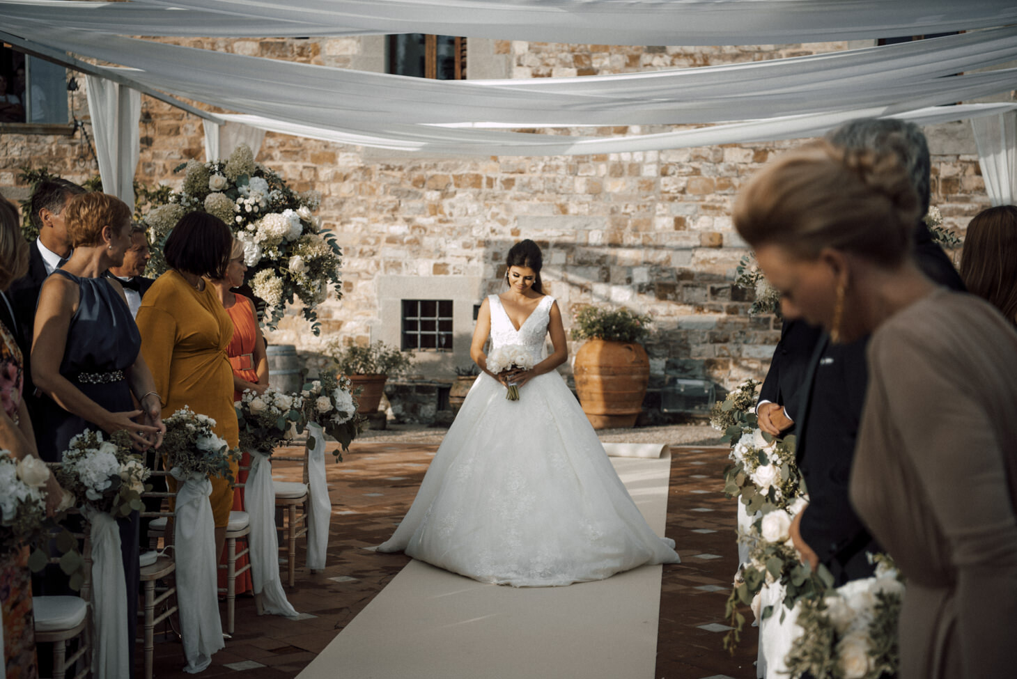 Arrival of the bride at the ceremony