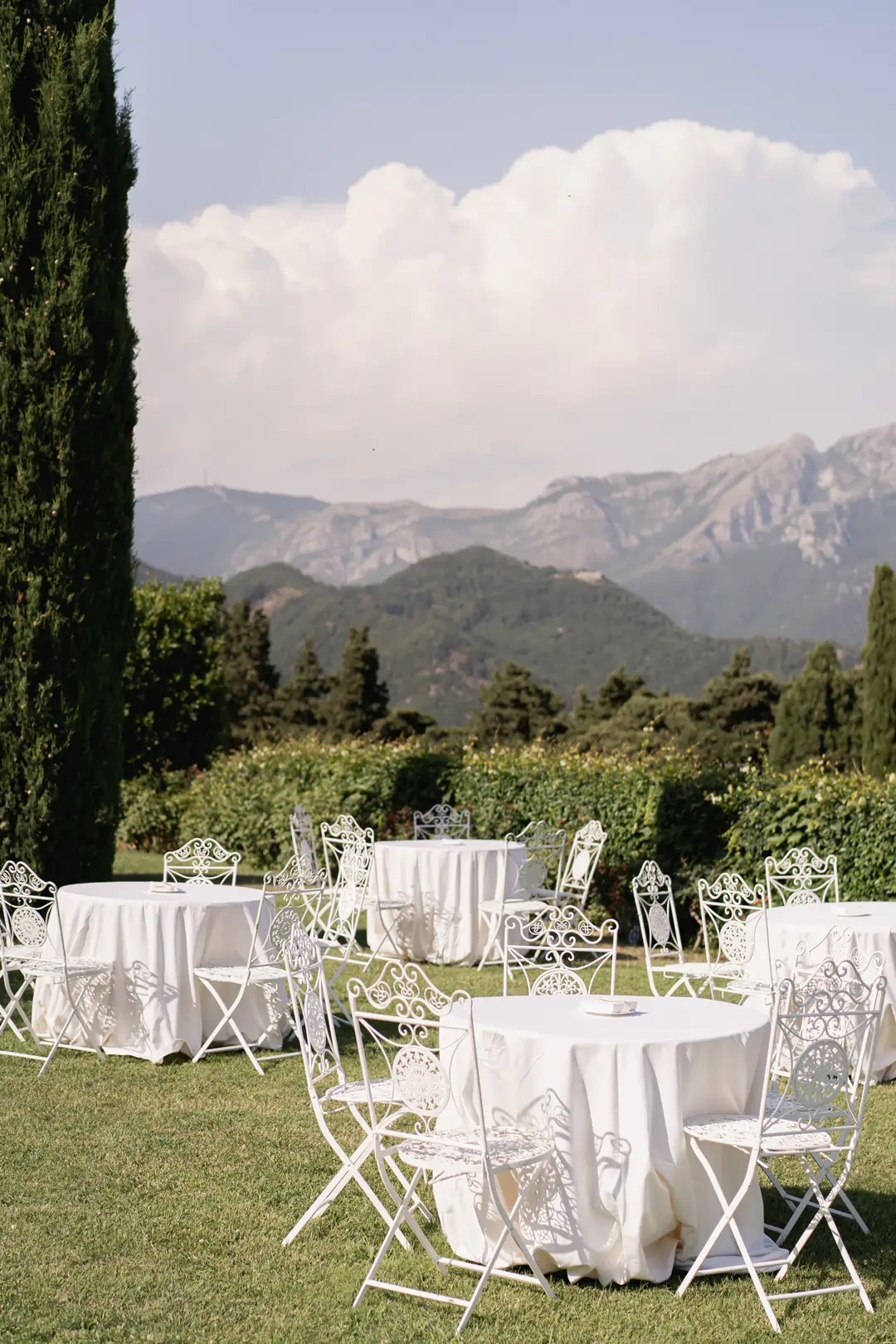 Cocktail tablesetting in villa cimbrone in Ravello