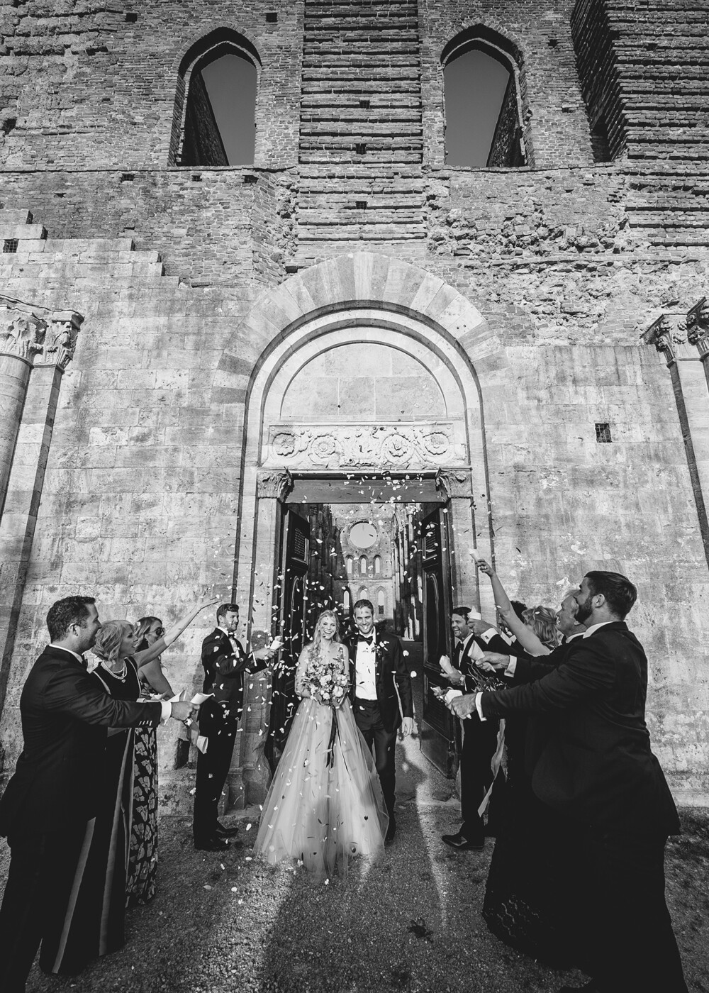Wedding at San Galgano, where the sky is the ceiling