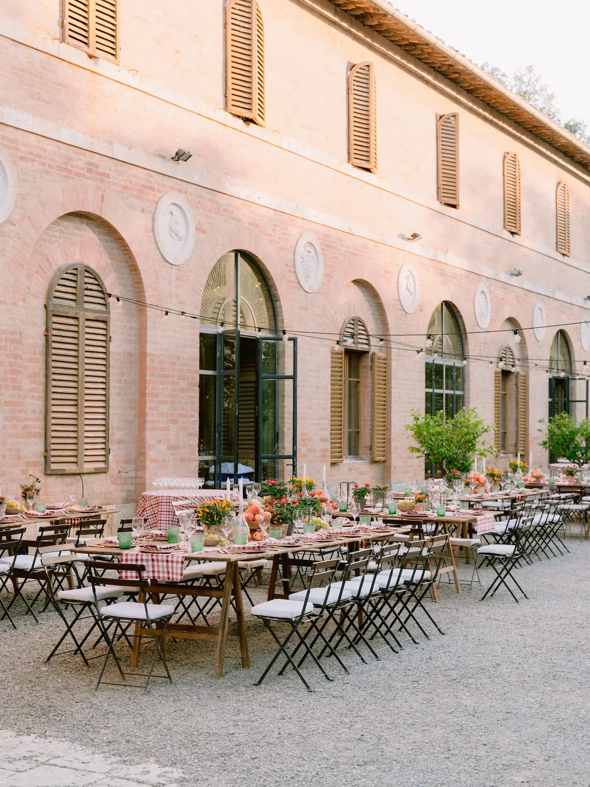 welcome dinner tablesetting at Tenuta Bichi Borghesi in siena