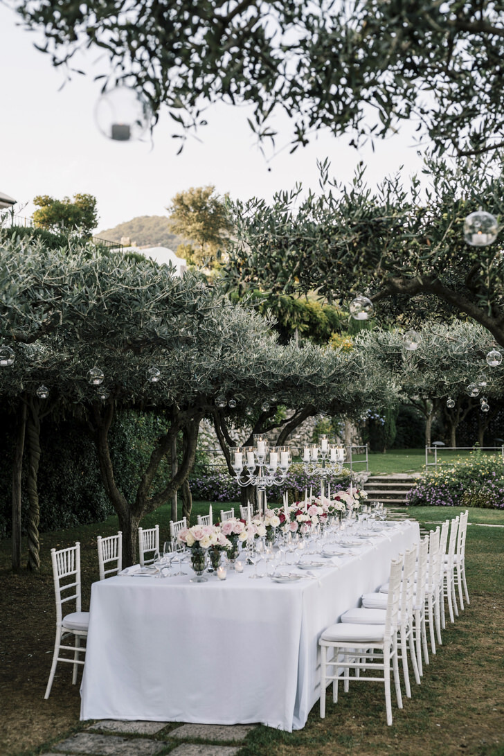 Long table for outdoor wedding banquet