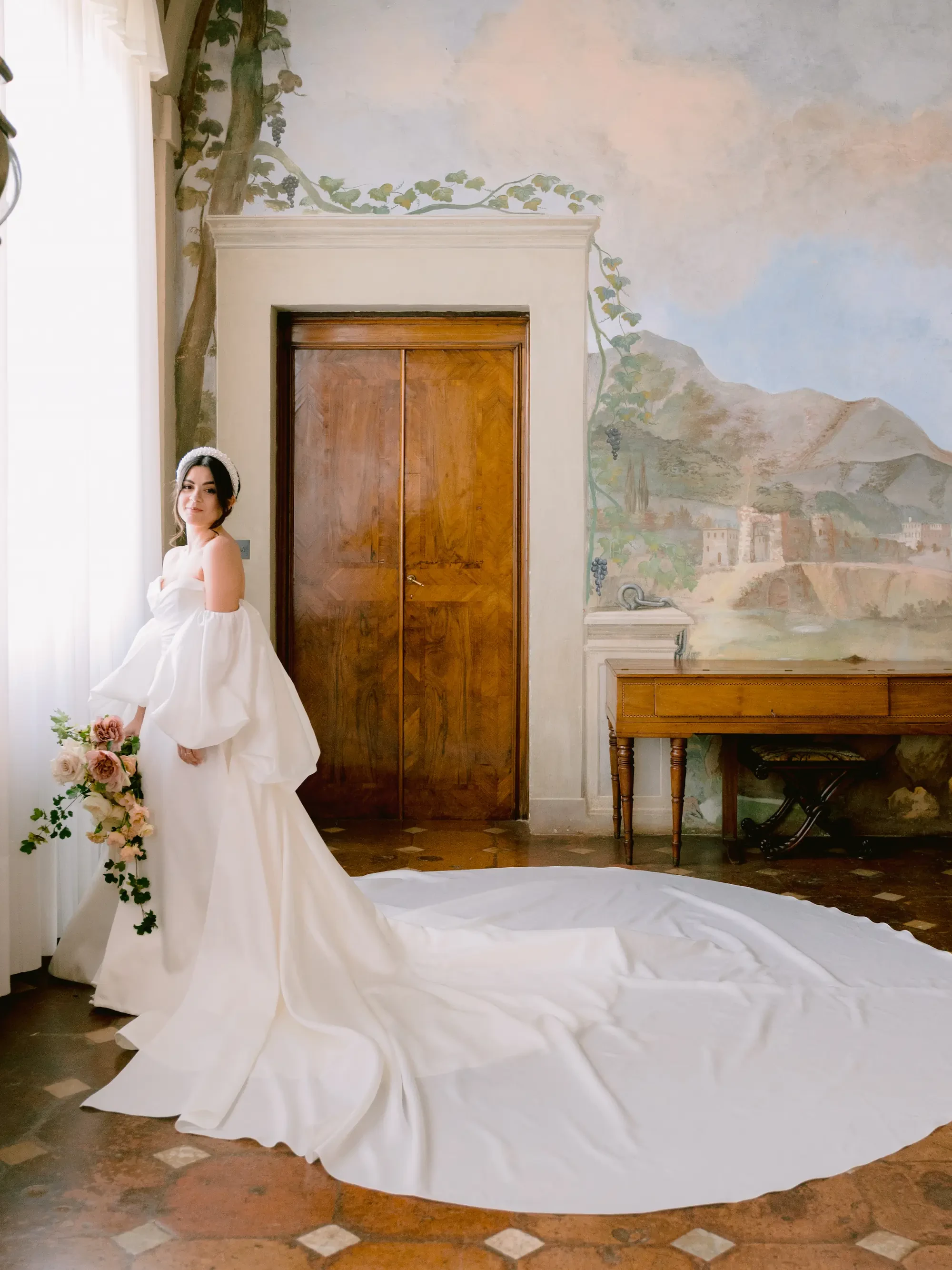 Bride portrait in the rooms of Villa Cetinale in Siena