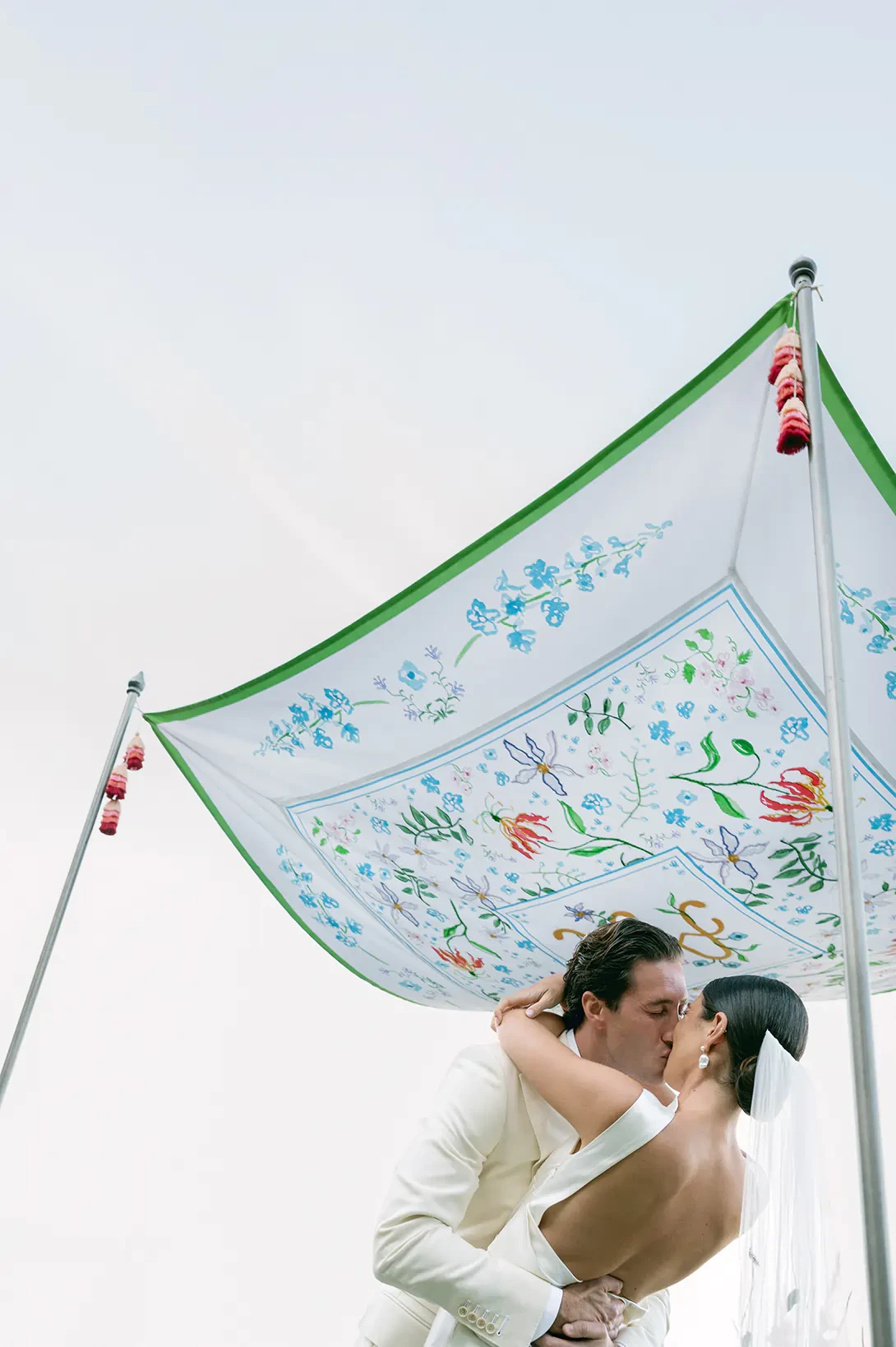 Bridal couple Kissing in Ravello