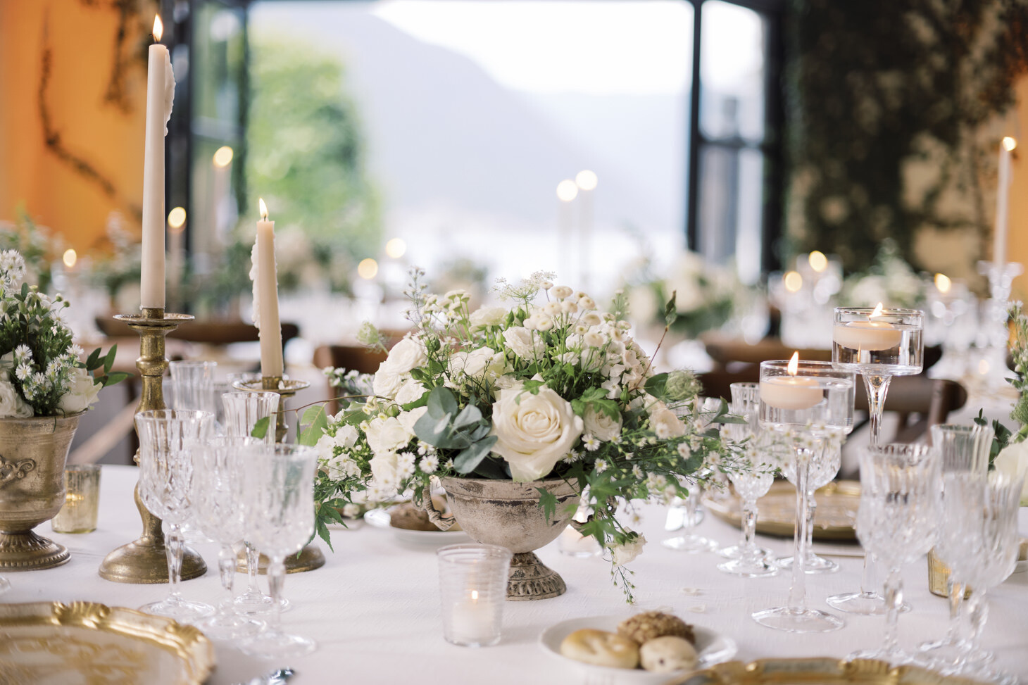 Flower decoration for wedding banquet