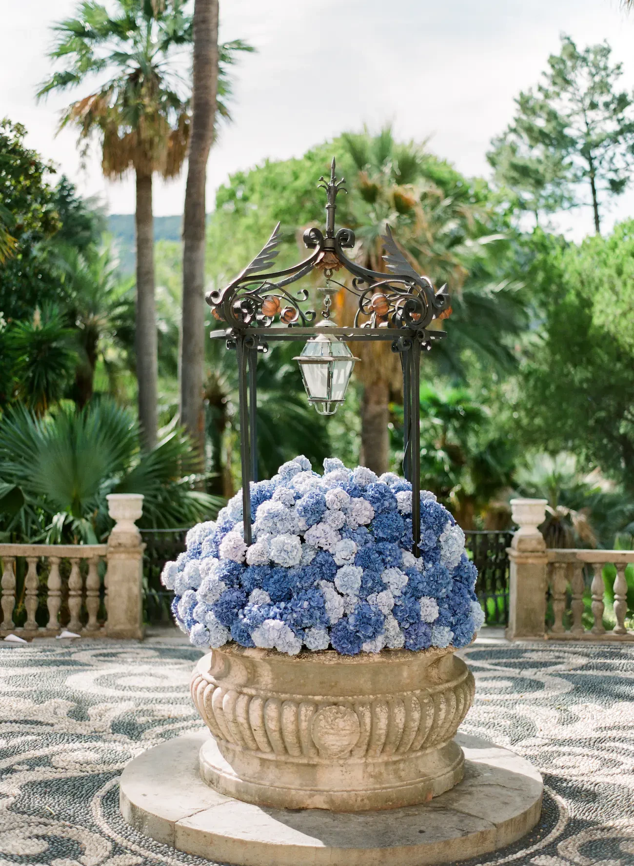 Decoration with blue hydrangeas