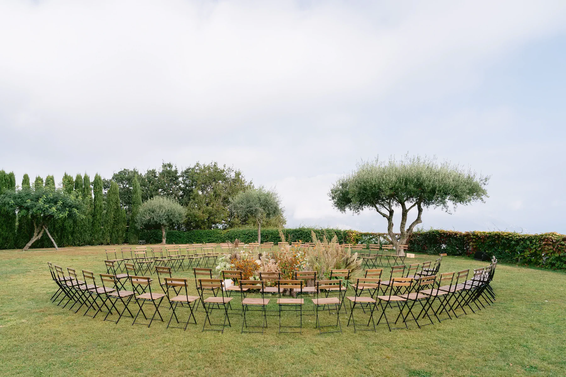 Full View Circular Wedding Seating Arrangement Villa Cimbrone