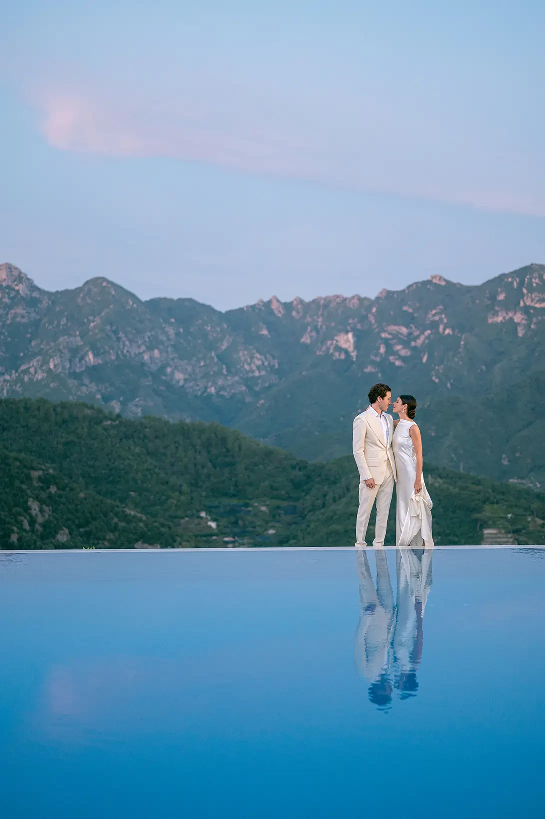 Abby and Adam by the pool of Hotel Caruso in Ravello 
